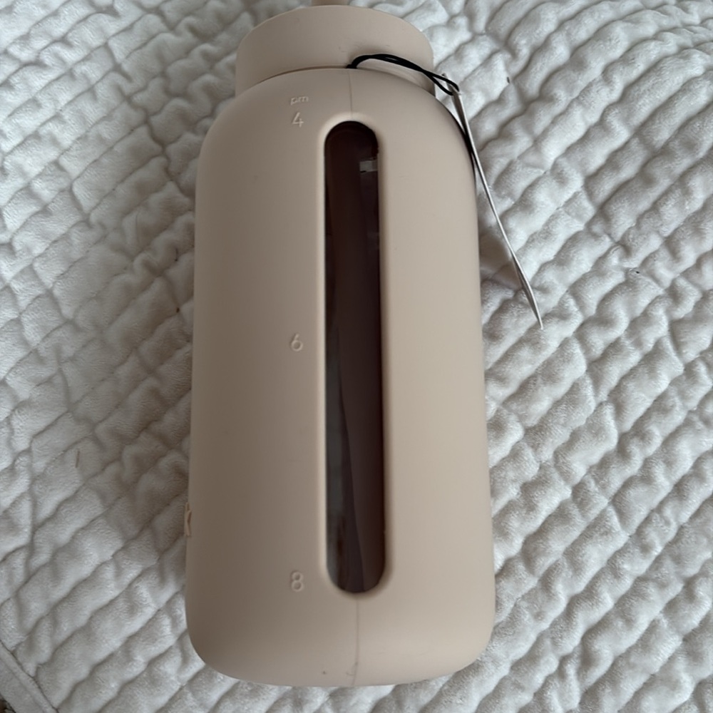 Bink 27 oz / 800 ml Day Bottle with Straw Cap in Latte Hydration Tracking Bottle - Picture 4 of 8